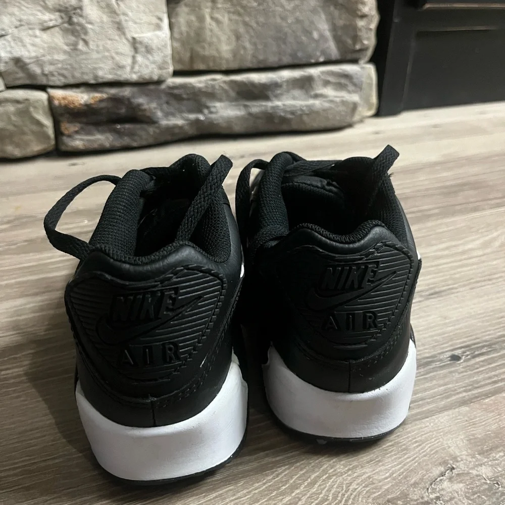 NWOT Nike Air Max Sneakers/7Y